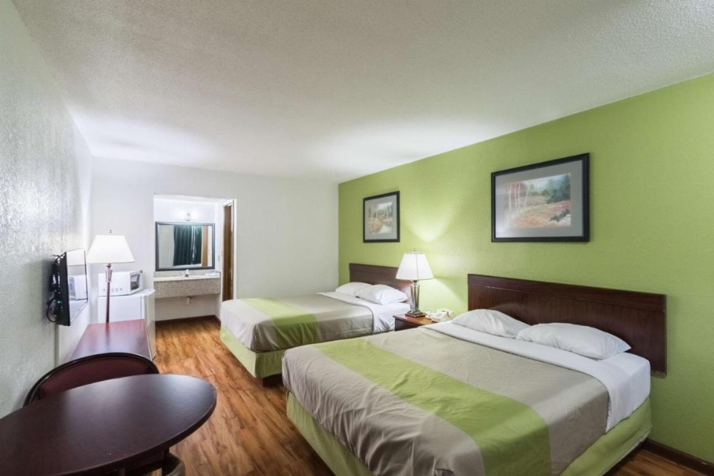 Queen Room with Two Queen Beds - Smoking
